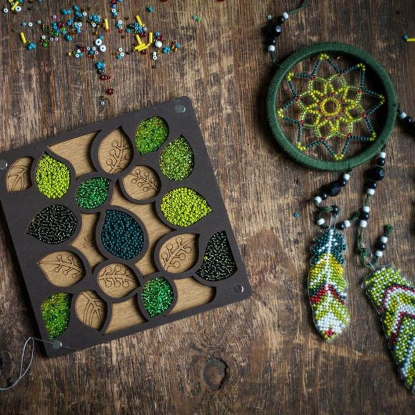 Wood bead organizer with transparent lid