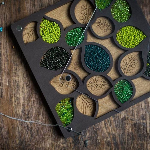 Wood bead organizer with transparent lid