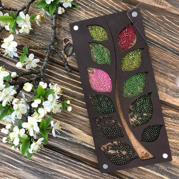 Wood bead organizer with transparent lid