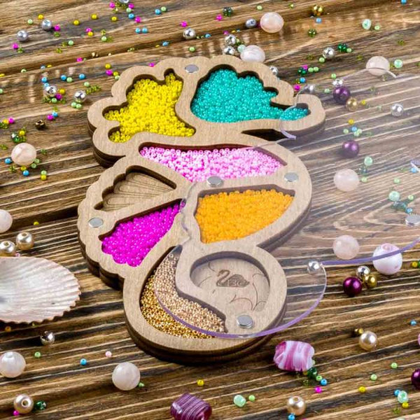 Wood bead organizer with transparent lid