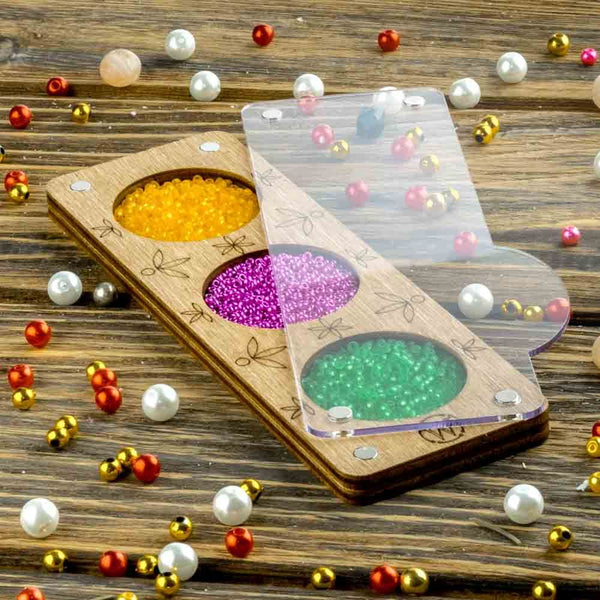 Wood bead organizer with transparent lid