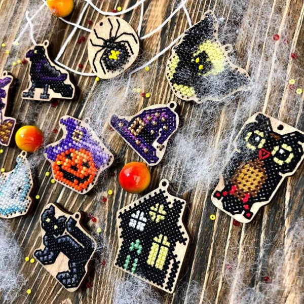 Set of blanks for embroidery on wood