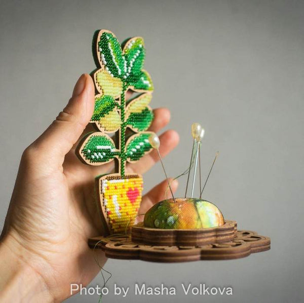 DIY needle cushion kit, needle minder