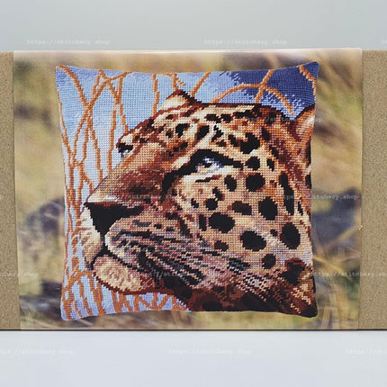 Needlepoint Pillow Kit "Leopard"