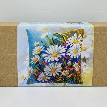 Needlepoint Pillow Kit "Meadow of Daisies"