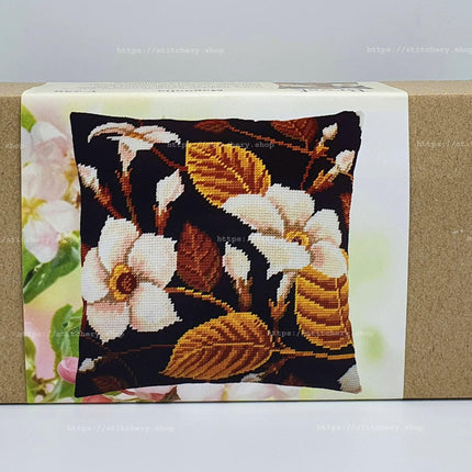 Needlepoint Pillow Kit "Magnolia"