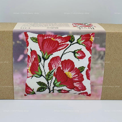 Needlepoint Pillow Kit "Mallow"