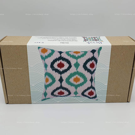 Needlepoint Pillow Kit "Delhi"