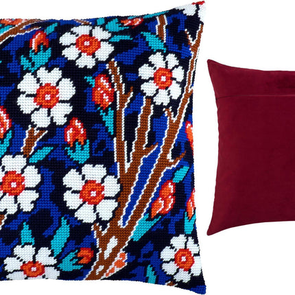 Needlepoint Pillow Kit "Daisies and Turquoise"