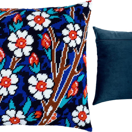 Needlepoint Pillow Kit "Daisies and Turquoise"