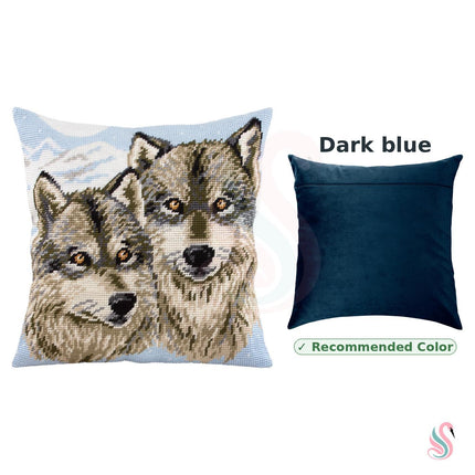 Needlepoint Pillow Kit "Wolves"
