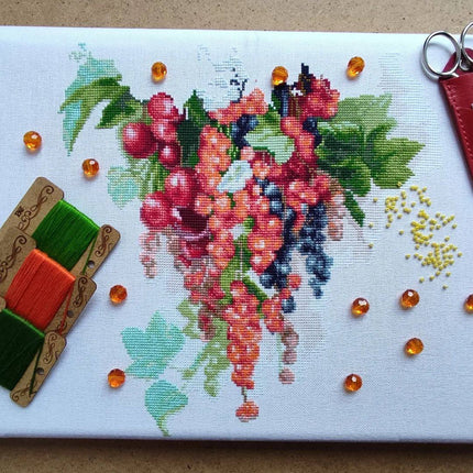 DIY Counted Cross Stitch Kit "Sweet berry"