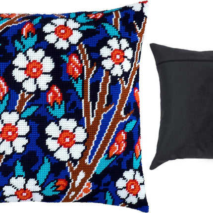 Needlepoint Pillow Kit "Daisies and Turquoise"