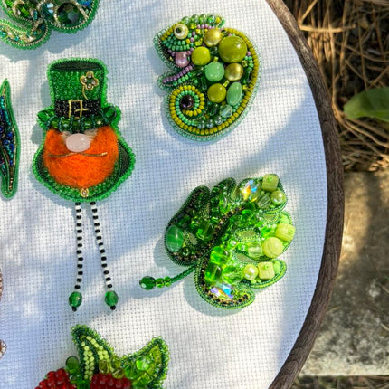 Beadwork kit for creating broоch "Monstera"