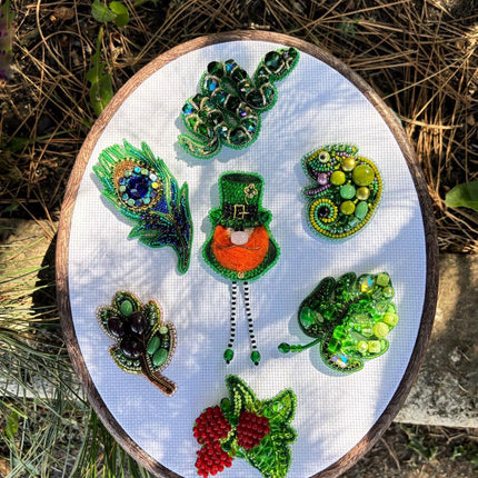 Beadwork kit for creating broоch "Monstera"