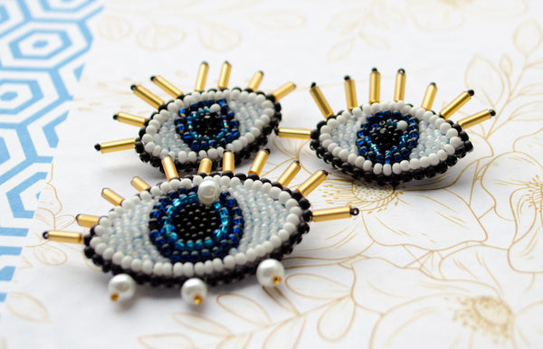 Beadwork kit for creating brooch 