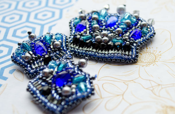 Beadwork kit for creating brooch 