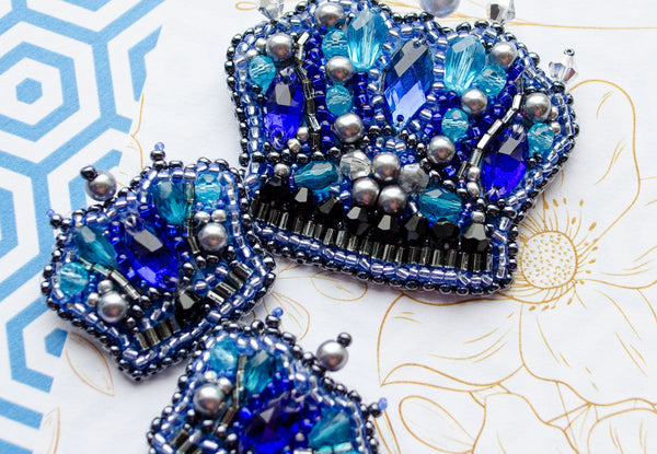 Beadwork kit for creating brooch 