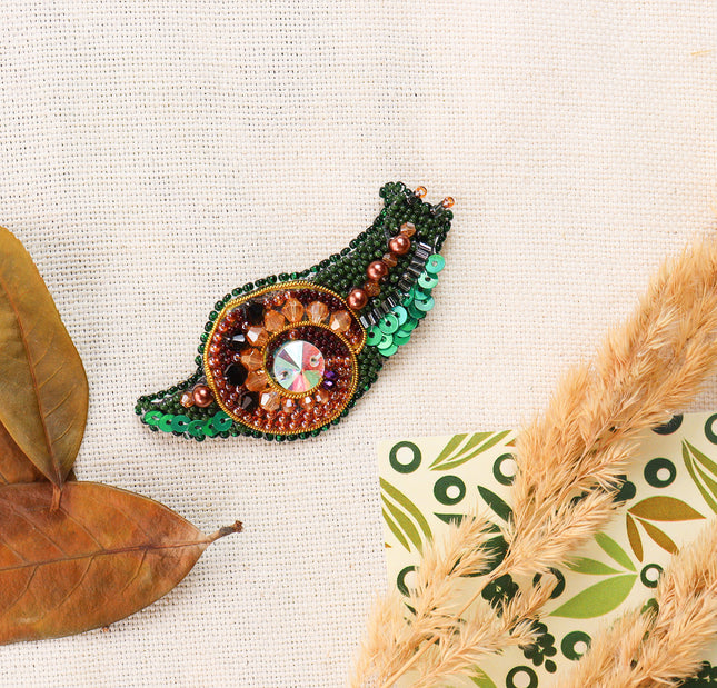 Beadwork kit for creating brooch "Emerald snail"