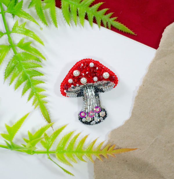 Beadwork kit for creating brooch 