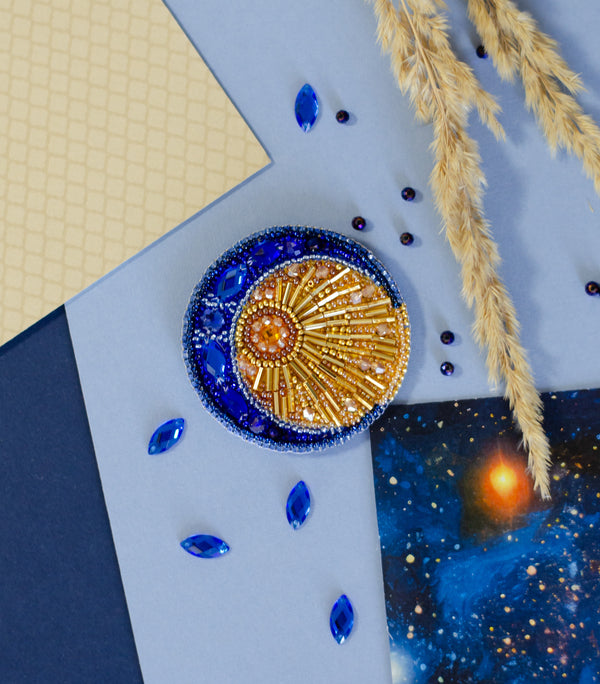 Beadwork kit for creating brooch 