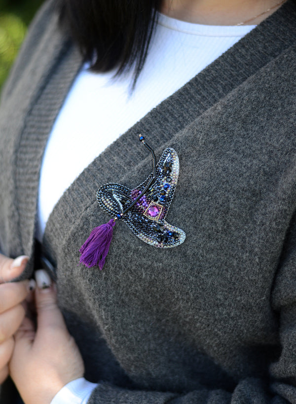 Beadwork kit for creating brooch 