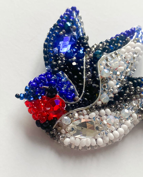 Beadwork kit for creating brooch 