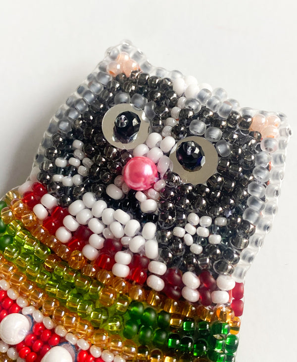 Beadwork kit for creating brooch 