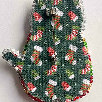 Beadwork kit for creating brooch "Cat In a Sweater"
