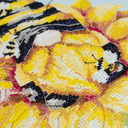 DIY Cross Stitch Kit "Beekeeper" 11.8x8.7 in