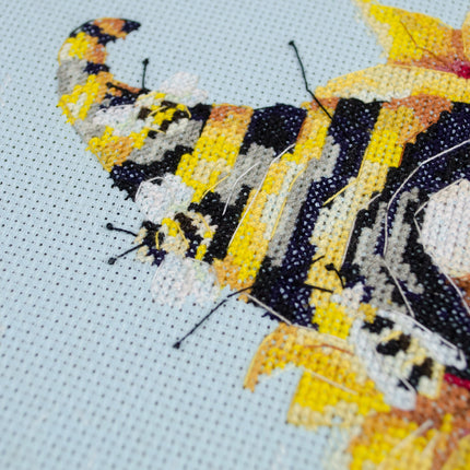 DIY Cross Stitch Kit "Beekeeper" 11.8x8.7 in