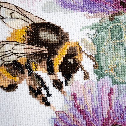 DIY Cross Stitch Kit "Hunting for nectar" 10.6x14.2 in