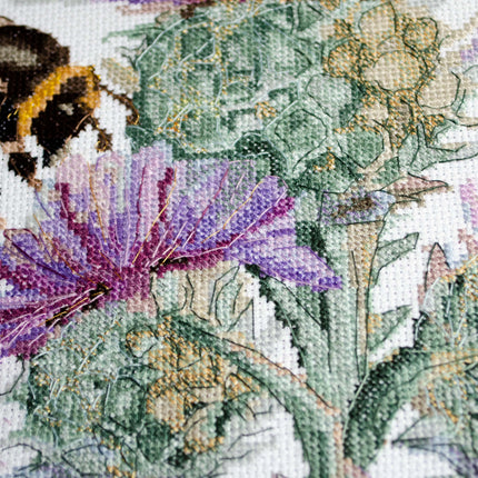 DIY Cross Stitch Kit "Hunting for nectar" 10.6x14.2 in