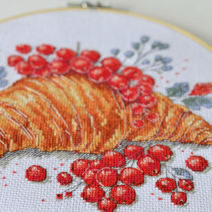 DIY Cross Stitch Kit "Redcurrant Croissant" 7.9x7.9 in