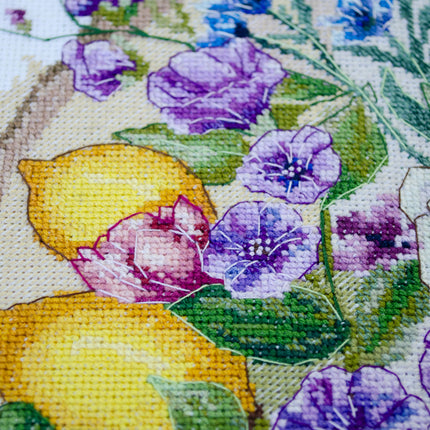 DIY Cross Stitch Kit "A floral moment" 10.2x10.2 in
