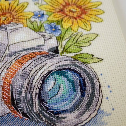 DIY Cross Stitch Kit "Catch the Moment " 7.9x7.9 in