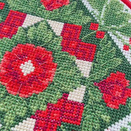 Counted Cross Stitch Kit "Traditional motif"