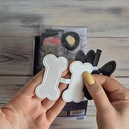 Bead Embroidery Charm Kit on Faux Leather – «Bag Charm Black Bulldog»