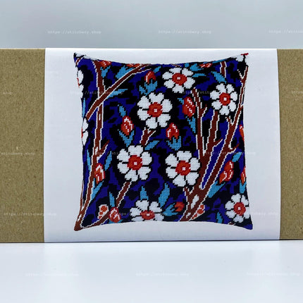 Needlepoint Pillow Kit "Daisies and Turquoise"