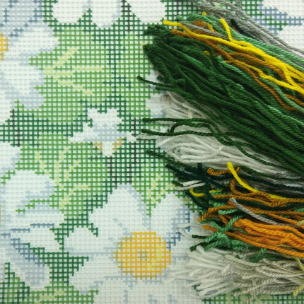 Needlepoint Pillow Kit "Daisies"
