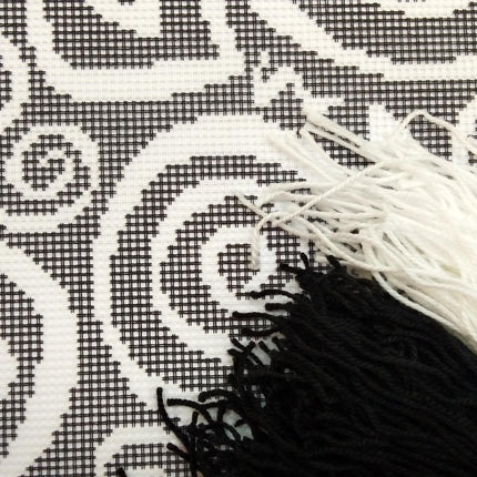 Needlepoint Pillow Kit "Serpentine"