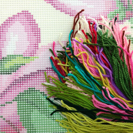 Needlepoint Pillow Kit "Magnolia"