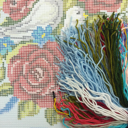 Needlepoint Pillow Kit "Pigeons"