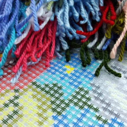Needlepoint Pillow Kit "Pigeons"