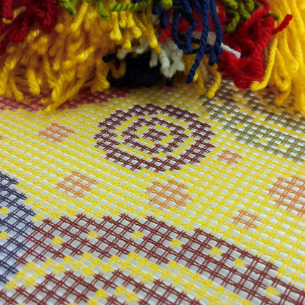 Needlepoint Pillow Kit "Saree Motif"
