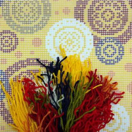Needlepoint Pillow Kit "Saree Motif"