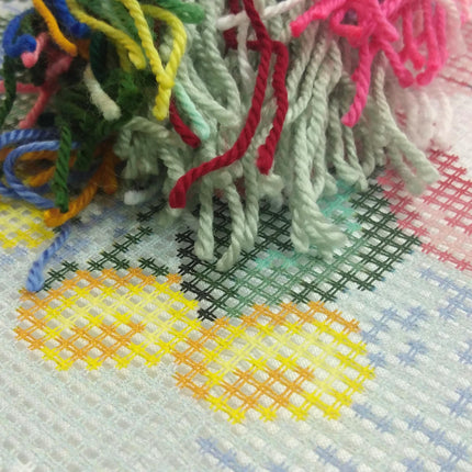Needlepoint Pillow Kit "Bouquet of Spring"