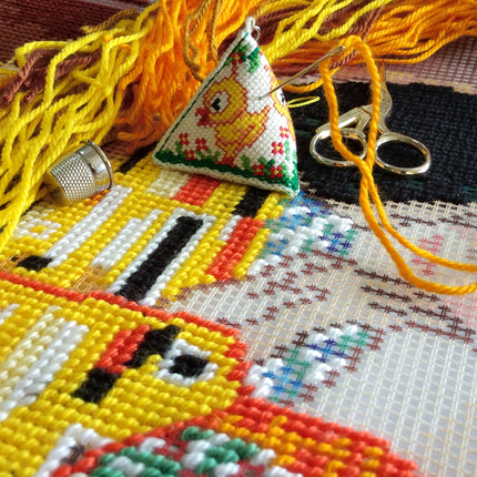 Needlepoint Pillow Kit "The Kiss"