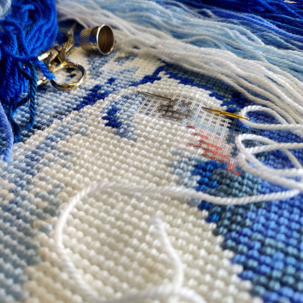 Needlepoint Pillow Kit "White Pigeon"