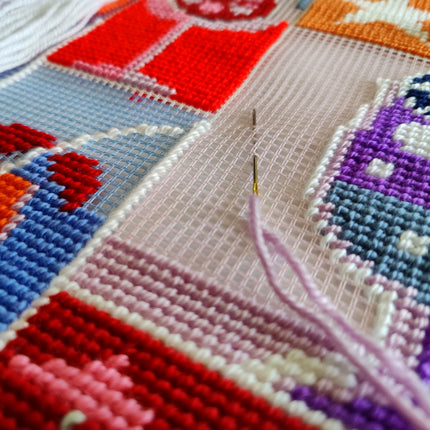 Needlepoint Pillow Kit "Welcome Drinks"